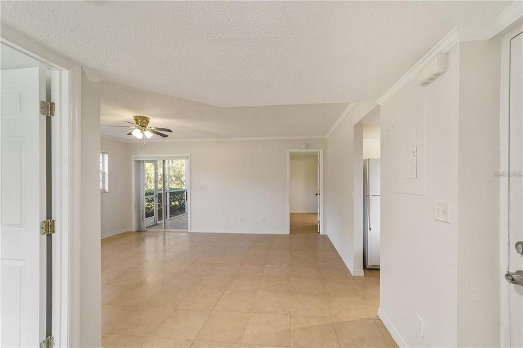 For Rent: $1,300 (2 beds, 2 baths, 837 Square Feet)