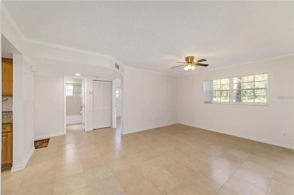 For Rent: $1,300 (2 beds, 2 baths, 837 Square Feet)