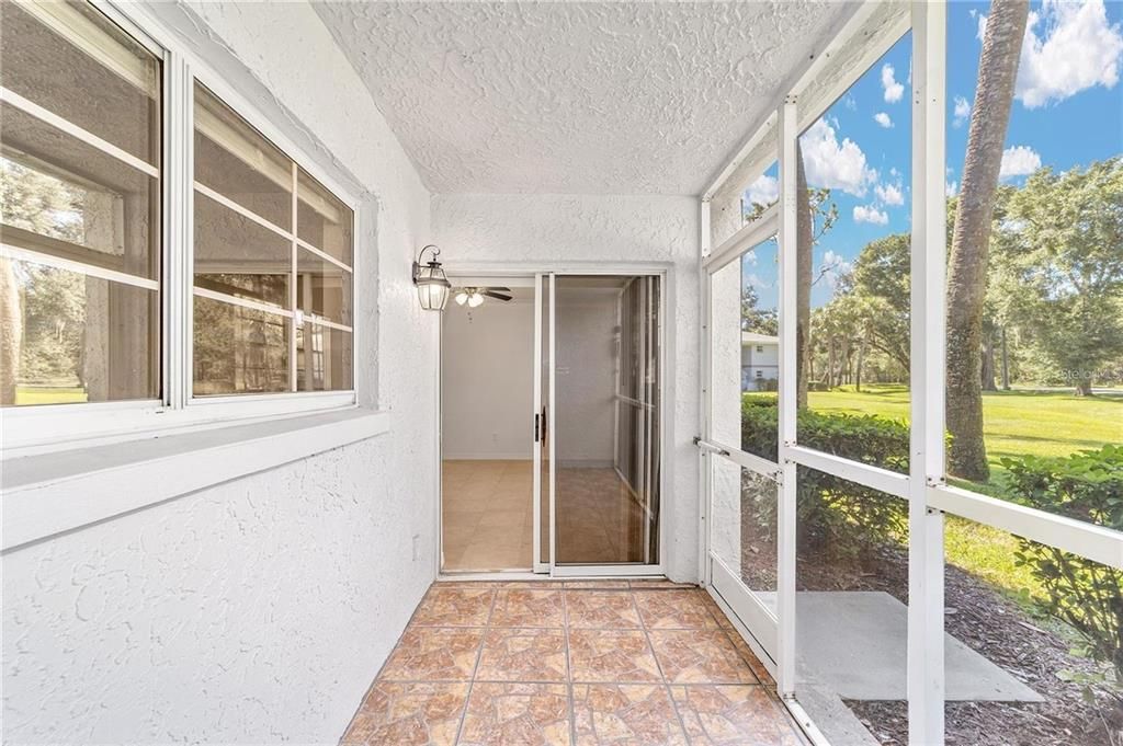 For Rent: $1,300 (2 beds, 2 baths, 837 Square Feet)