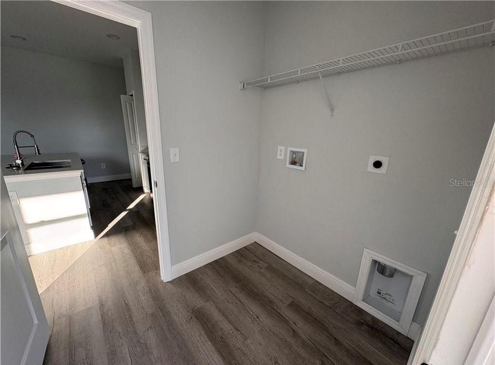 На продажу: $279,900 (3 спален, 2 ванн, 1269 Квадратных фут)