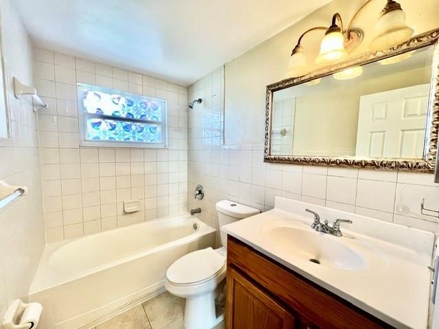 В аренду: $1,700 (2 спален, 2 ванн, 1088 Квадратных фут)