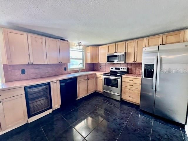 В аренду: $1,700 (2 спален, 2 ванн, 1088 Квадратных фут)