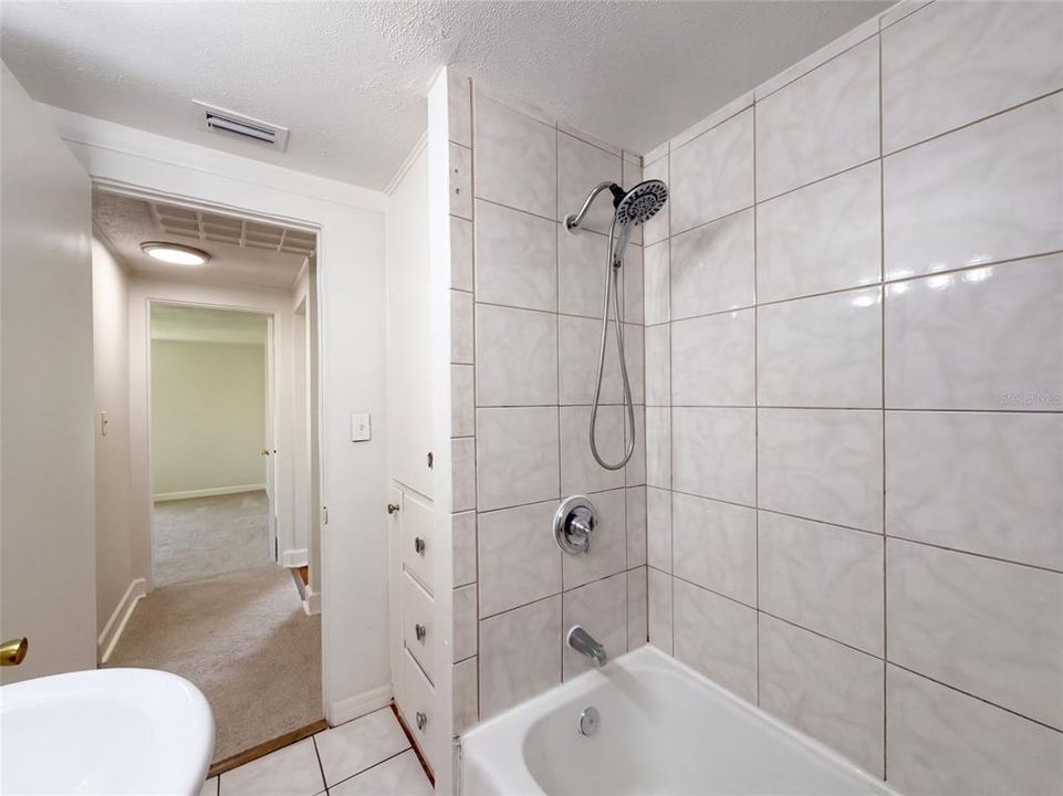 На продажу: $258,000 (2 спален, 1 ванн, 1180 Квадратных фут)