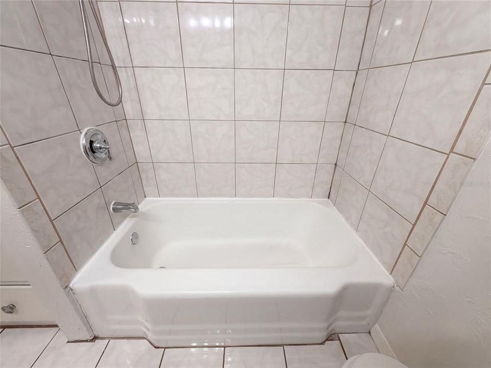 На продажу: $258,000 (2 спален, 1 ванн, 1180 Квадратных фут)