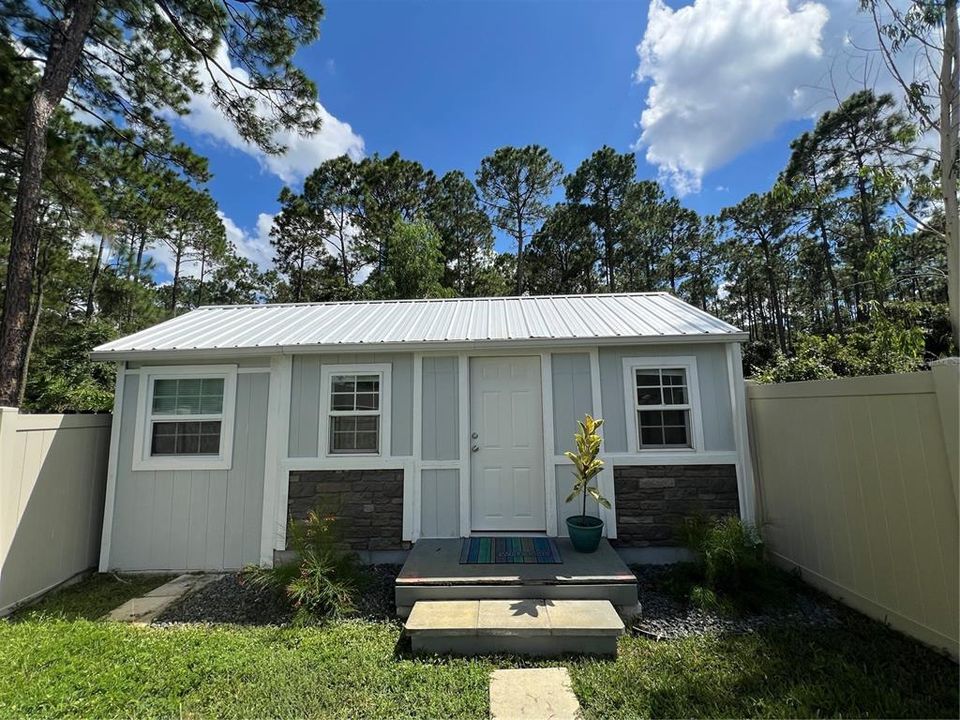 For Sale: $450,000 (3 beds, 2 baths, 2049 Square Feet)