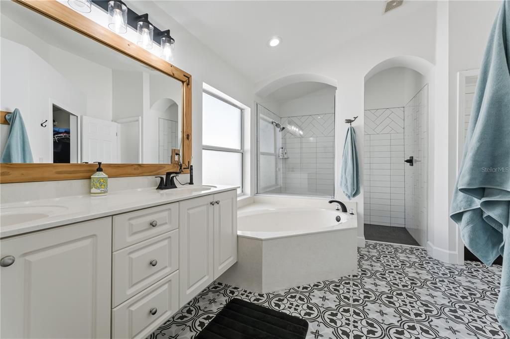 For Sale: $450,000 (3 beds, 2 baths, 2049 Square Feet)
