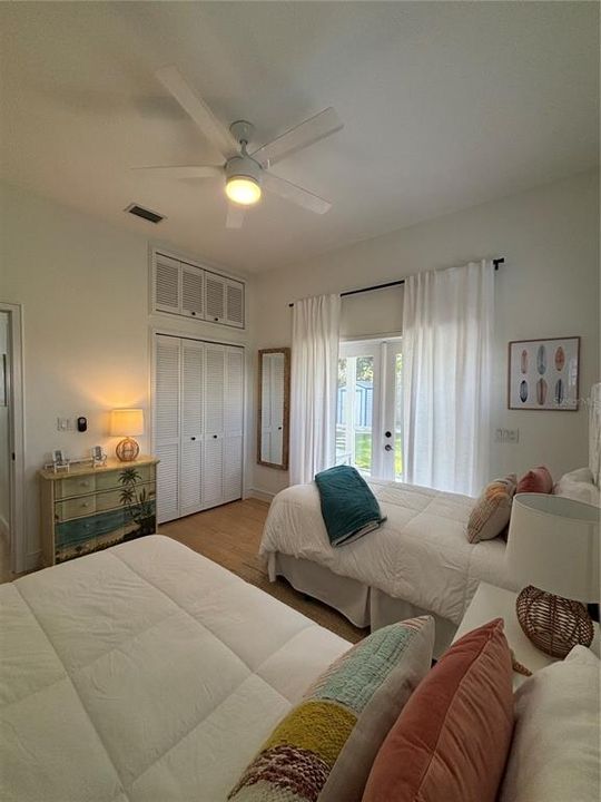 For Sale: $815,000 (2 beds, 2 baths, 1308 Square Feet)