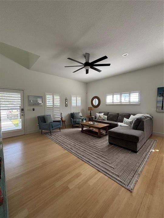 For Sale: $815,000 (2 beds, 2 baths, 1308 Square Feet)