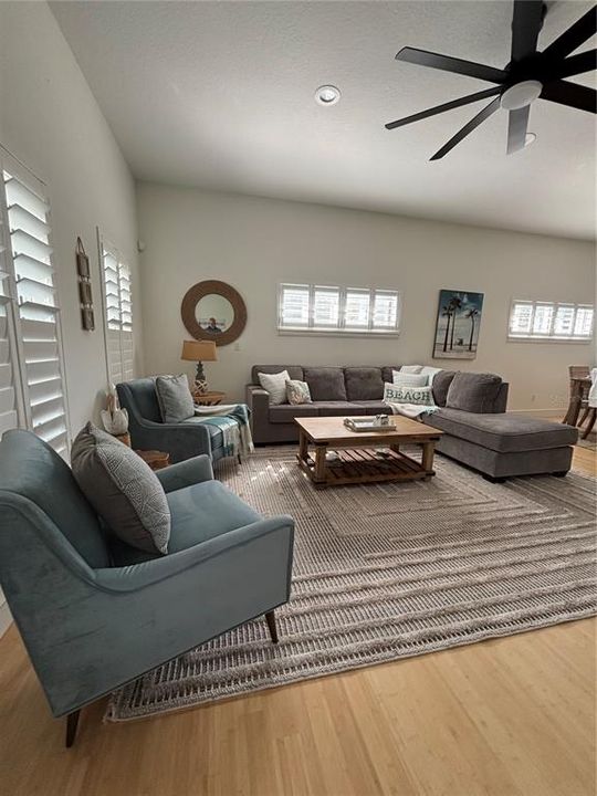 For Sale: $815,000 (2 beds, 2 baths, 1308 Square Feet)