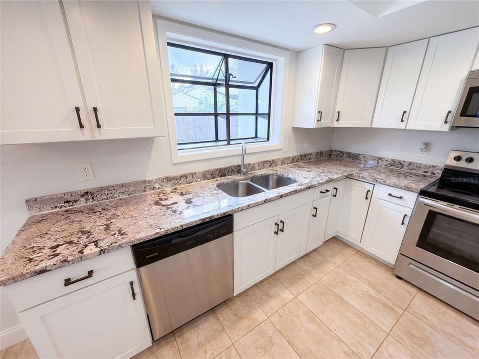 Activo con contrato: $420,000 (4 camas, 3 baños, 1886 Pies cuadrados)