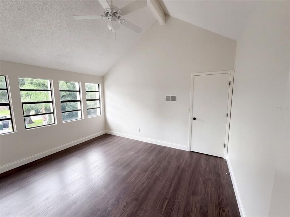Activo con contrato: $420,000 (4 camas, 3 baños, 1886 Pies cuadrados)