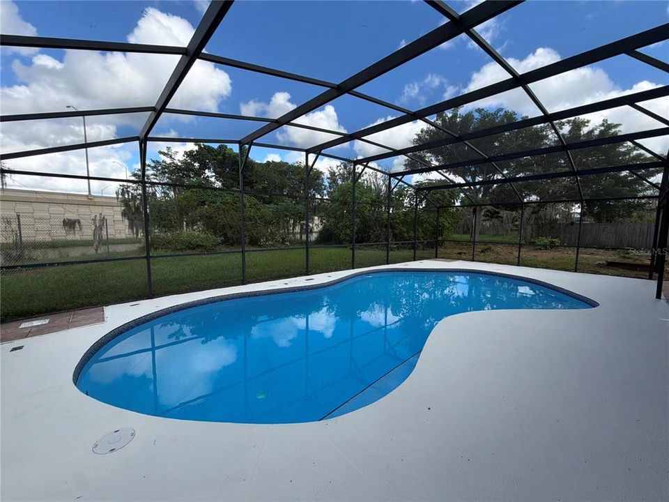 Activo con contrato: $420,000 (4 camas, 3 baños, 1886 Pies cuadrados)