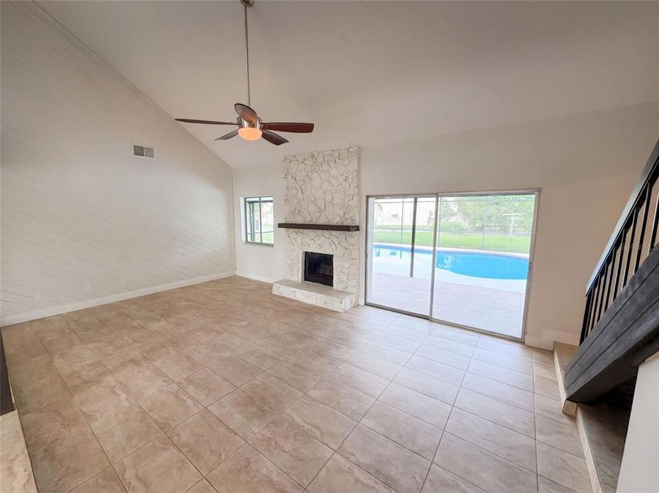 Activo con contrato: $420,000 (4 camas, 3 baños, 1886 Pies cuadrados)