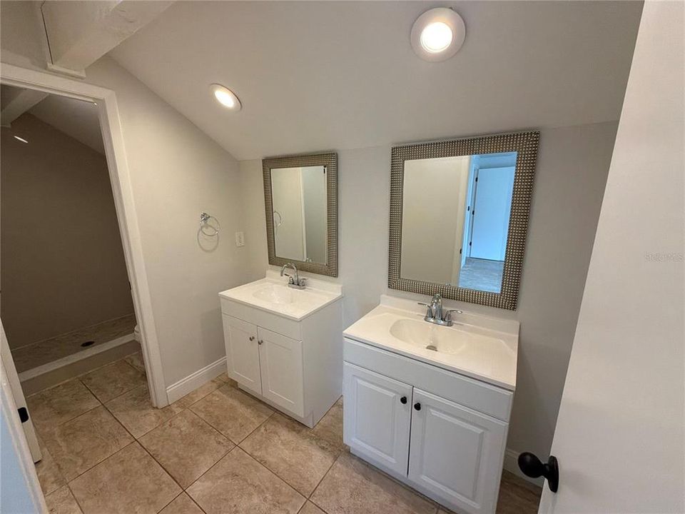 Activo con contrato: $420,000 (4 camas, 3 baños, 1886 Pies cuadrados)