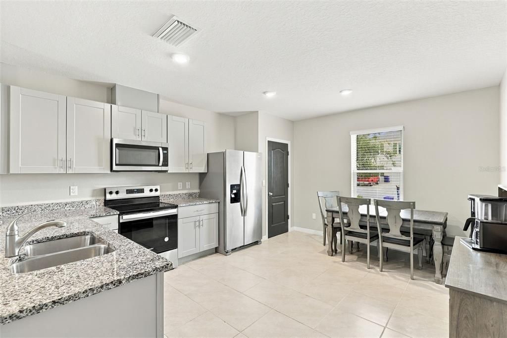 En Venta: $299,000 (3 camas, 2 baños, 1840 Pies cuadrados)