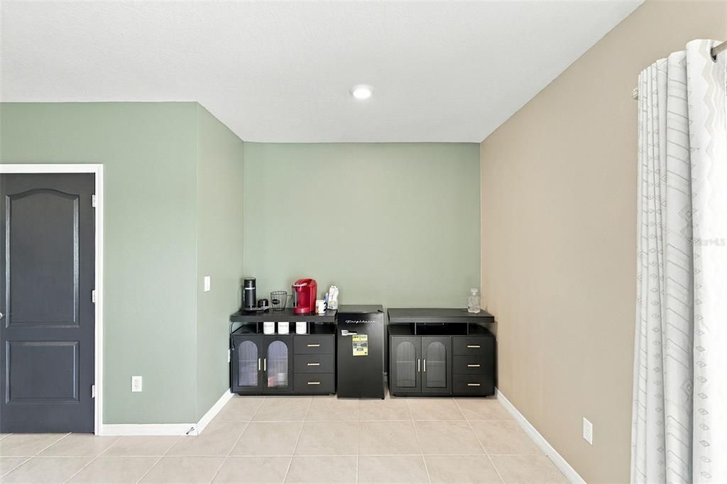 En Venta: $299,000 (3 camas, 2 baños, 1840 Pies cuadrados)