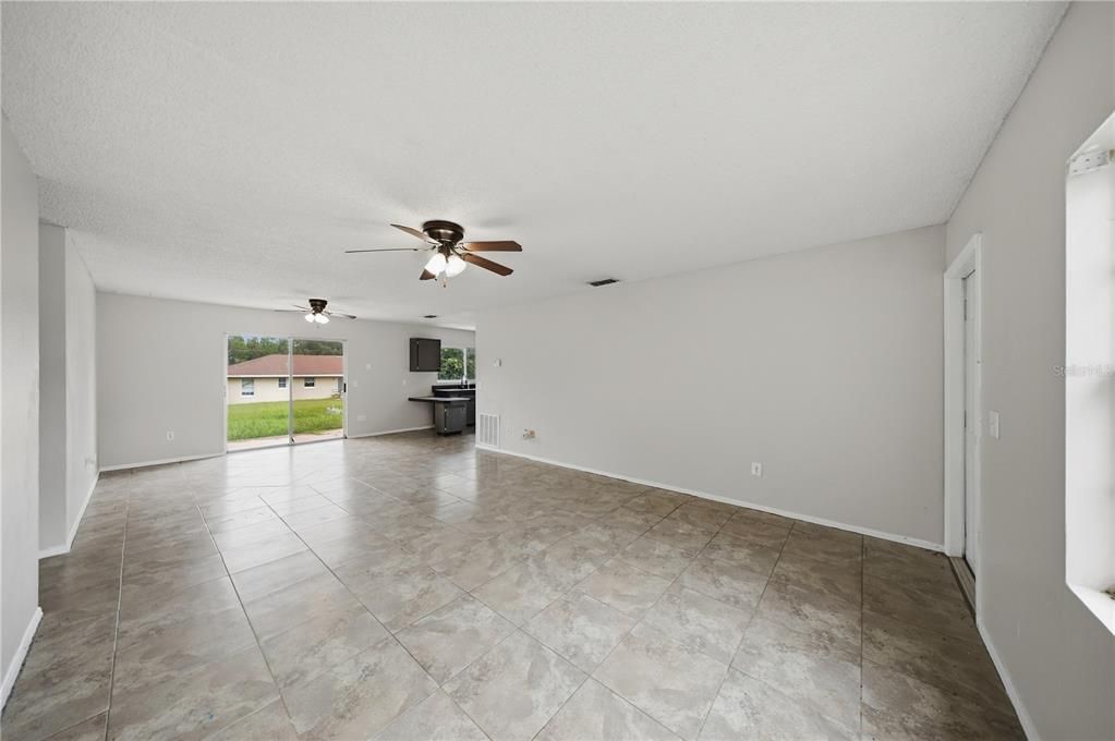 For Sale: $160,000 (3 beds, 2 baths, 1116 Square Feet)