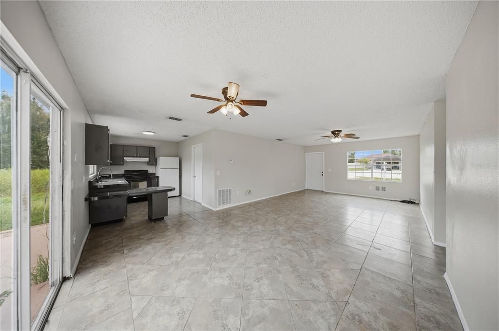 For Sale: $160,000 (3 beds, 2 baths, 1116 Square Feet)