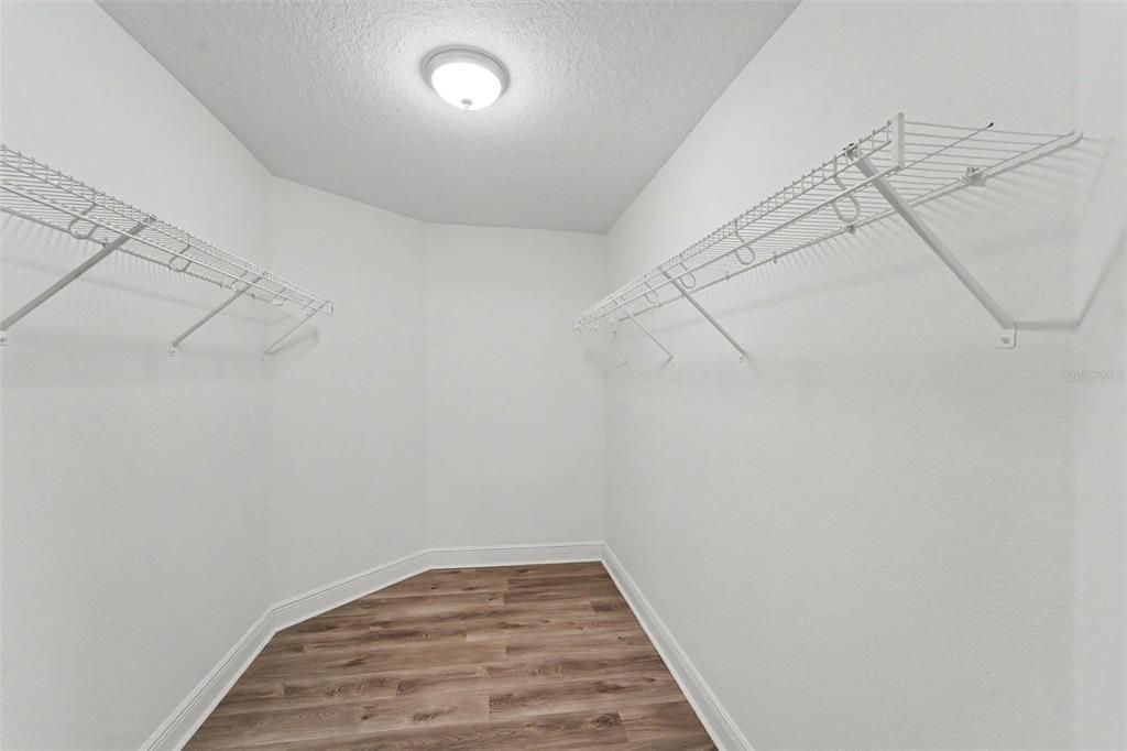 En Venta: $329,900 (3 camas, 2 baños, 1978 Pies cuadrados)