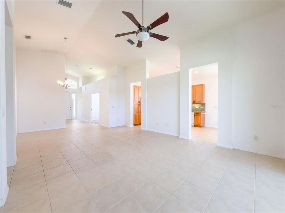 En Venta: $345,000 (2 camas, 2 baños, 1778 Pies cuadrados)