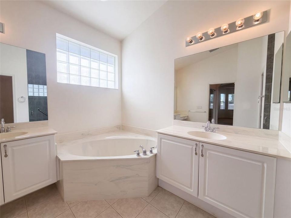 En Venta: $345,000 (2 camas, 2 baños, 1778 Pies cuadrados)