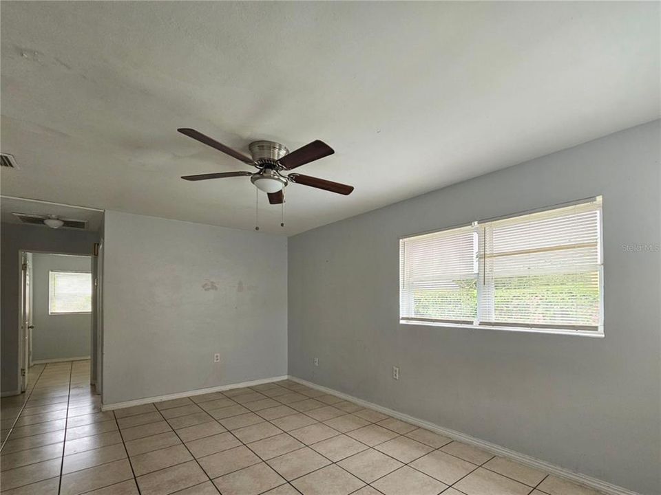 For Rent: $1,550 (3 beds, 1 baths, 1200 Square Feet)