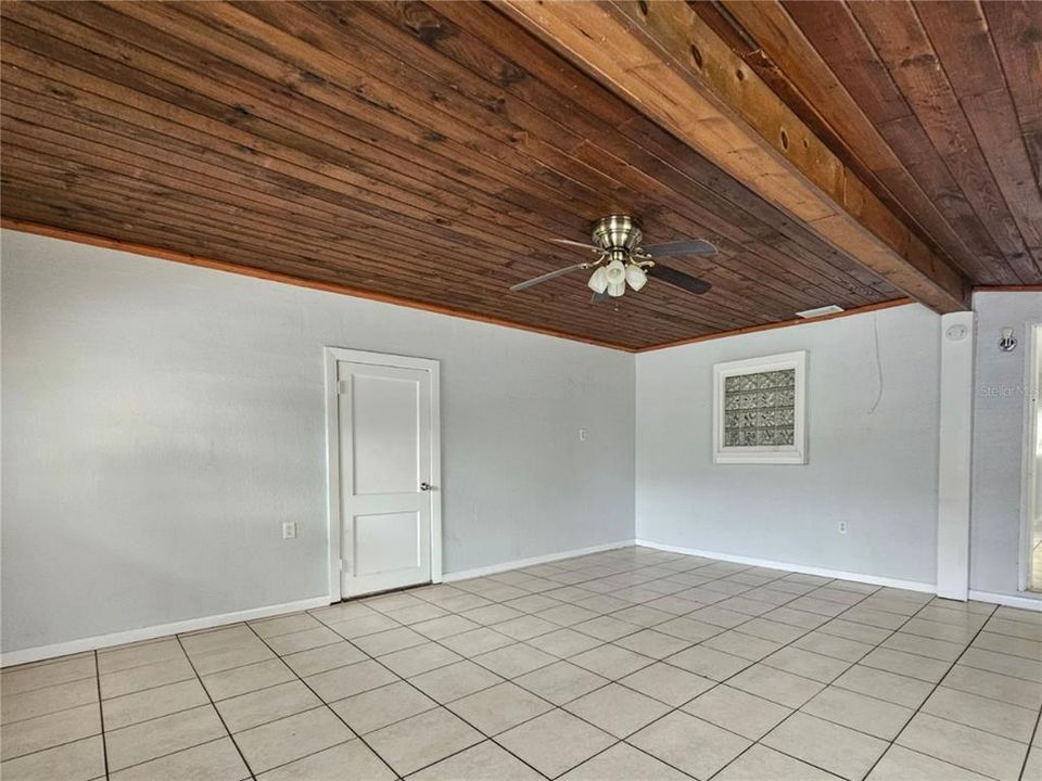 For Rent: $1,550 (3 beds, 1 baths, 1200 Square Feet)