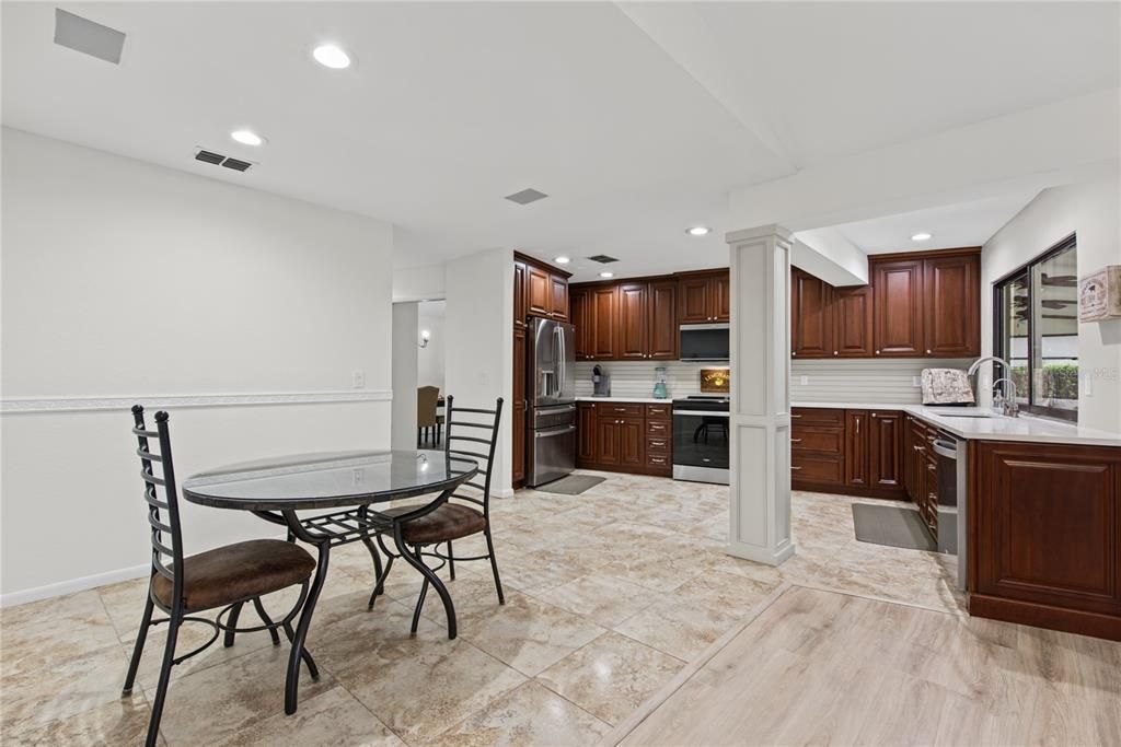 En Venta: $850,000 (3 camas, 2 baños, 2619 Pies cuadrados)