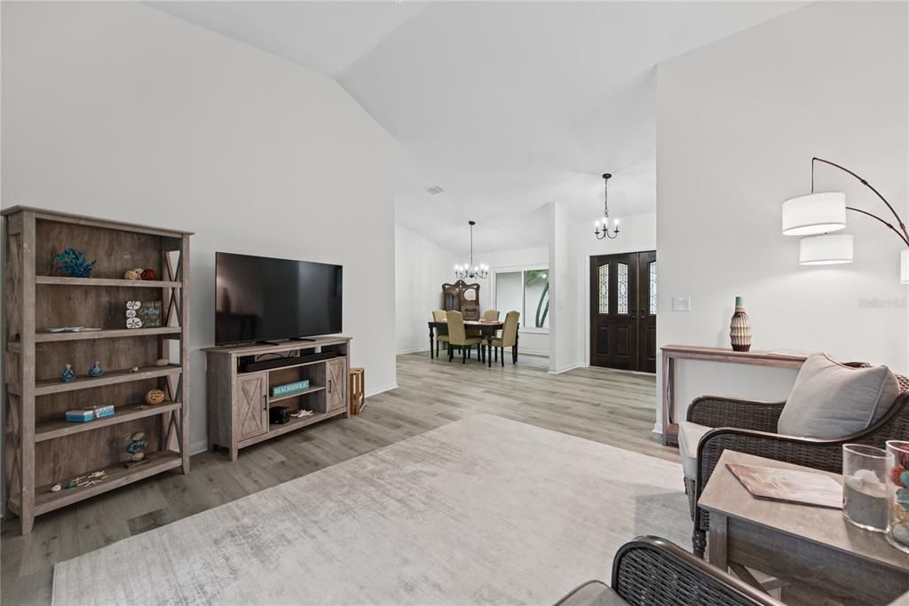 En Venta: $850,000 (3 camas, 2 baños, 2619 Pies cuadrados)