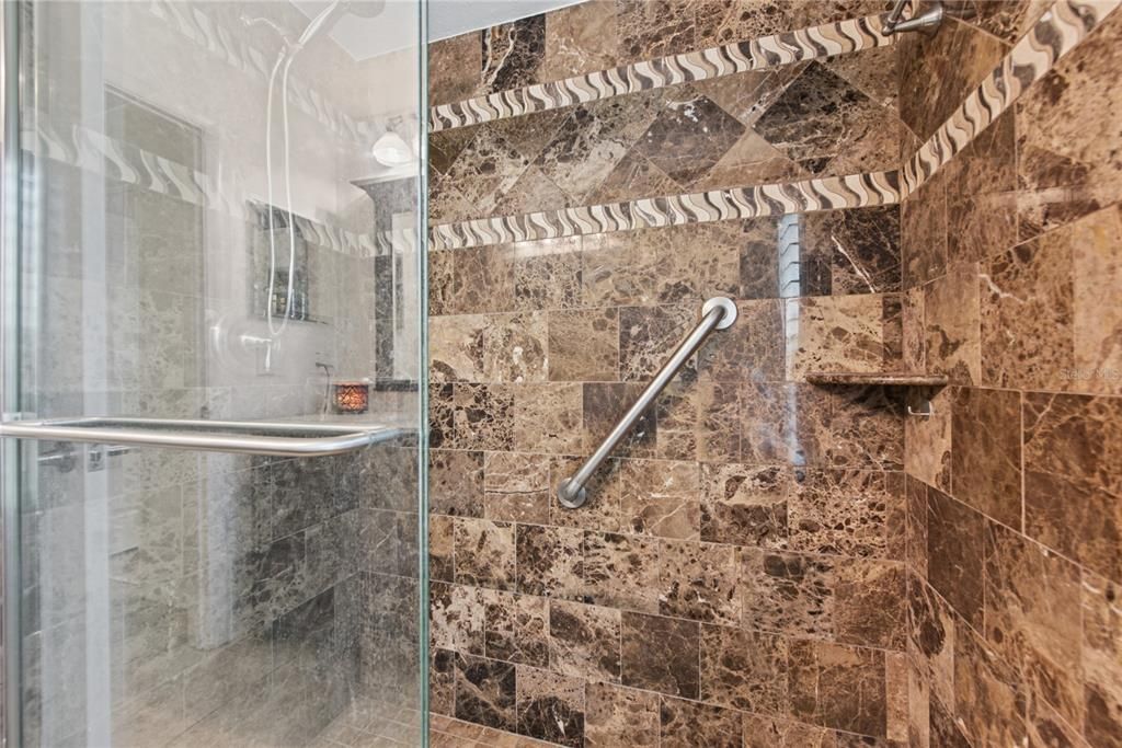 En Venta: $850,000 (3 camas, 2 baños, 2619 Pies cuadrados)
