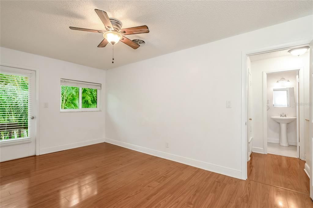 En Venta: $172,000 (2 camas, 1 baños, 816 Pies cuadrados)