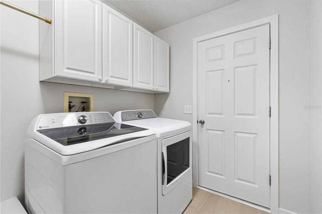 For Sale: $345,000 (3 beds, 2 baths, 1392 Square Feet)