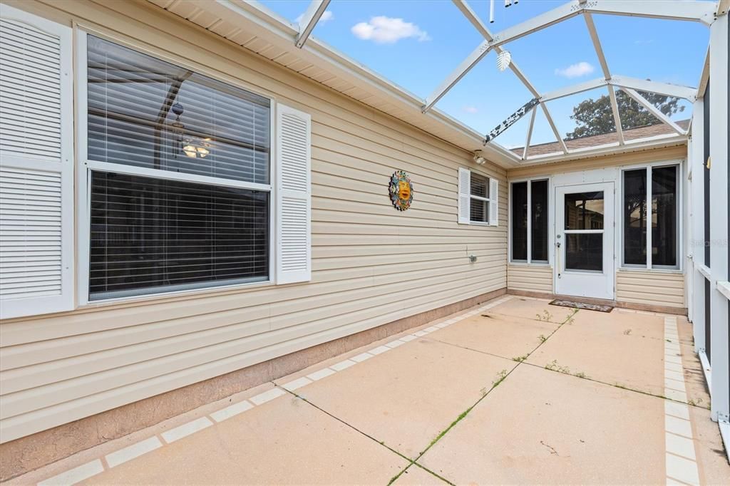 For Sale: $345,000 (3 beds, 2 baths, 1392 Square Feet)