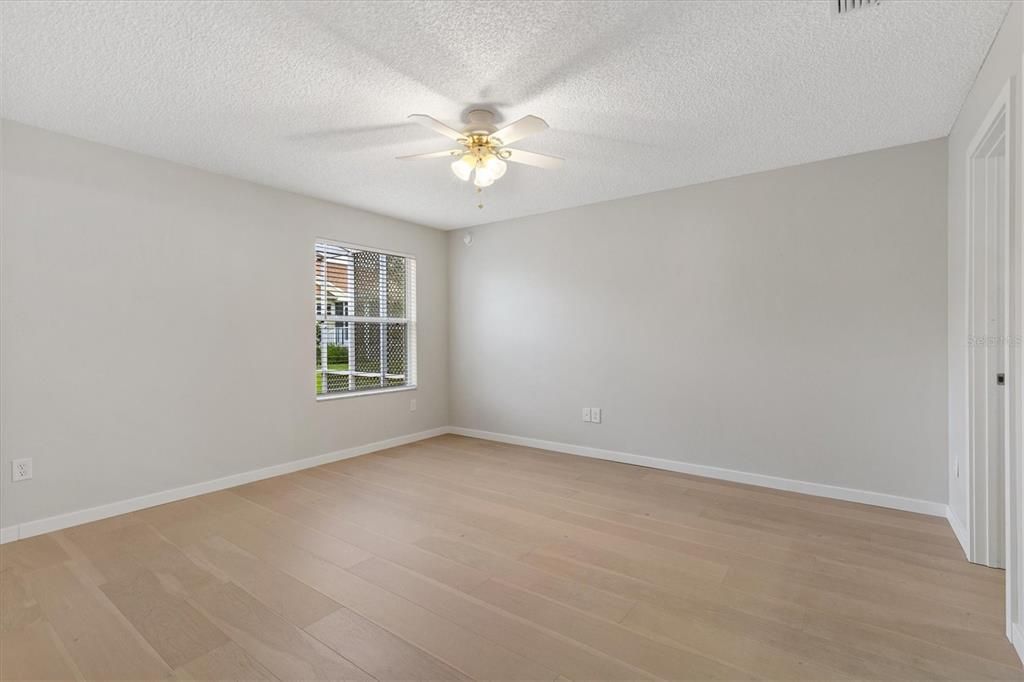 For Sale: $345,000 (3 beds, 2 baths, 1392 Square Feet)