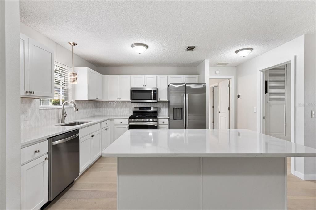 For Sale: $345,000 (3 beds, 2 baths, 1392 Square Feet)