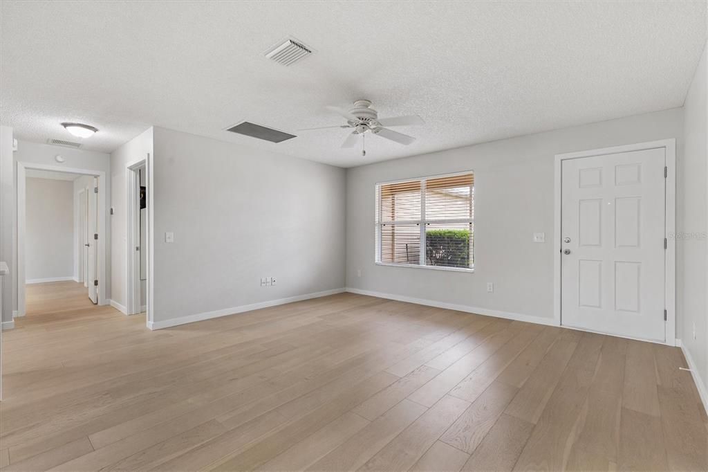 For Sale: $345,000 (3 beds, 2 baths, 1392 Square Feet)
