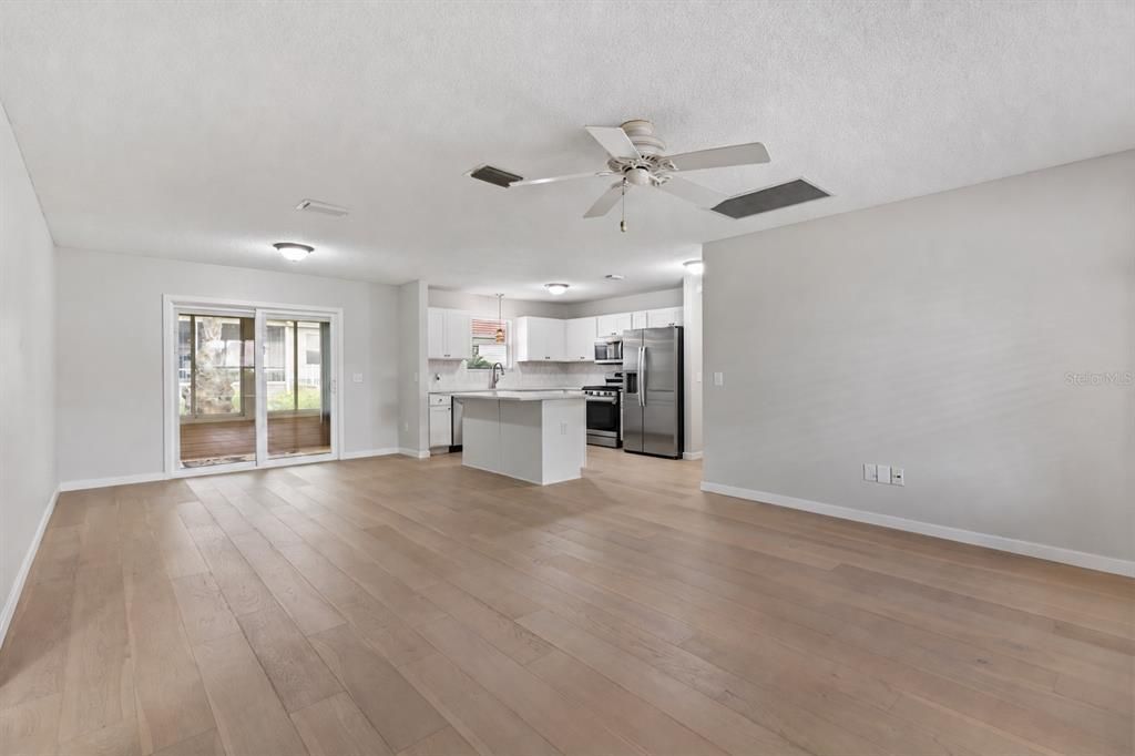 For Sale: $345,000 (3 beds, 2 baths, 1392 Square Feet)