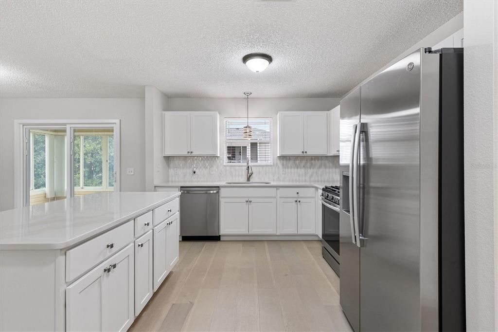 For Sale: $345,000 (3 beds, 2 baths, 1392 Square Feet)