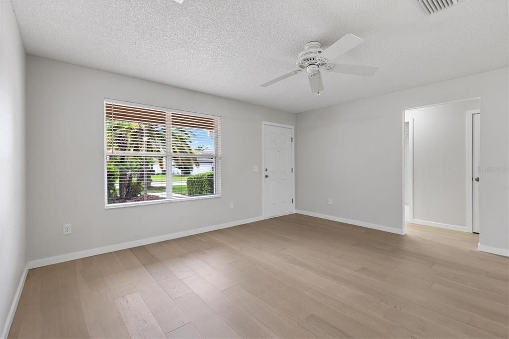 For Sale: $345,000 (3 beds, 2 baths, 1392 Square Feet)