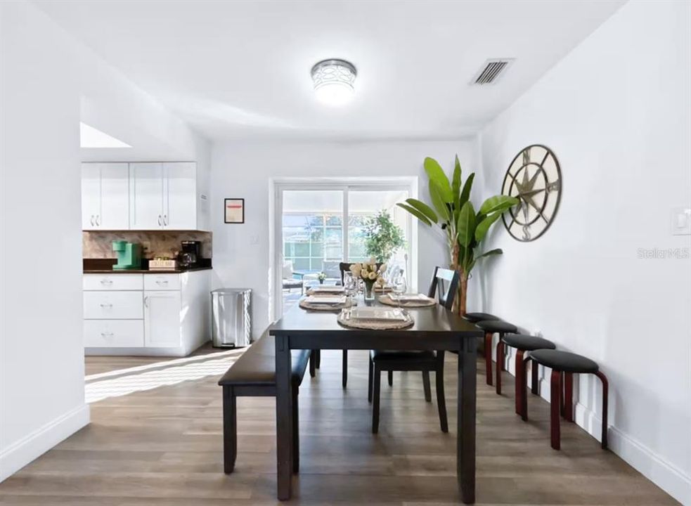 En Venta: $645,000 (4 camas, 2 baños, 1906 Pies cuadrados)
