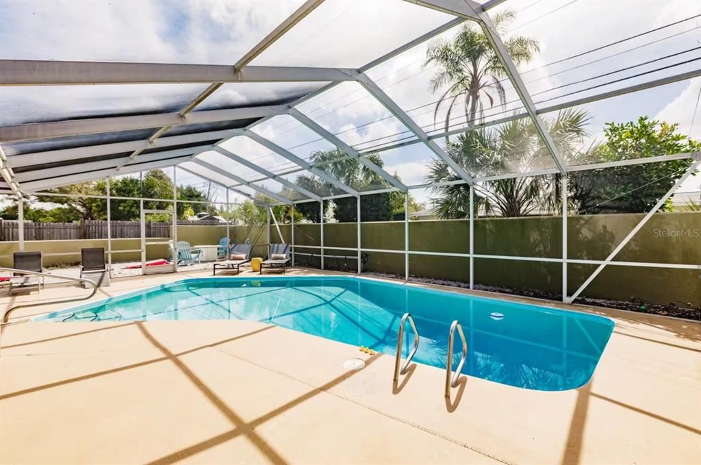 En Venta: $645,000 (4 camas, 2 baños, 1906 Pies cuadrados)