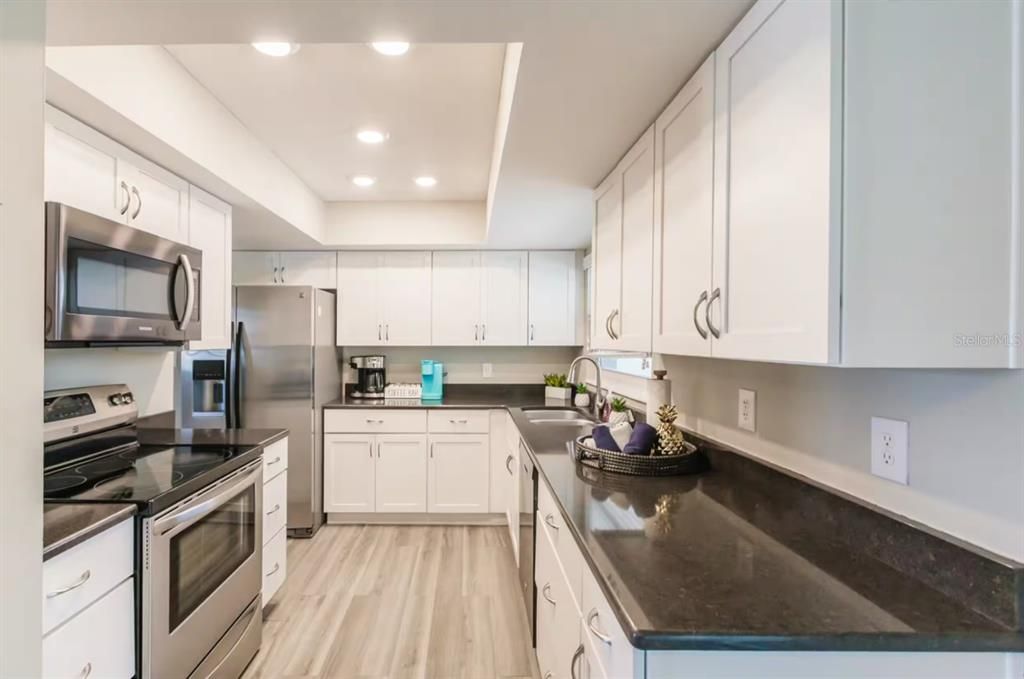 En Venta: $645,000 (4 camas, 2 baños, 1906 Pies cuadrados)
