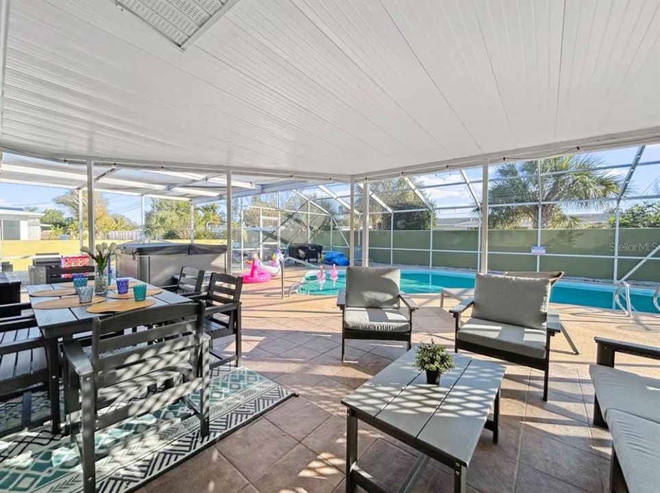 En Venta: $645,000 (4 camas, 2 baños, 1906 Pies cuadrados)