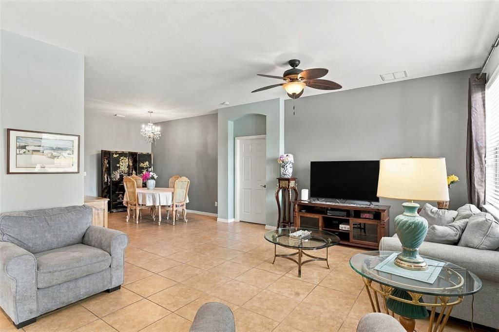 En Venta: $329,000 (3 camas, 2 baños, 1788 Pies cuadrados)