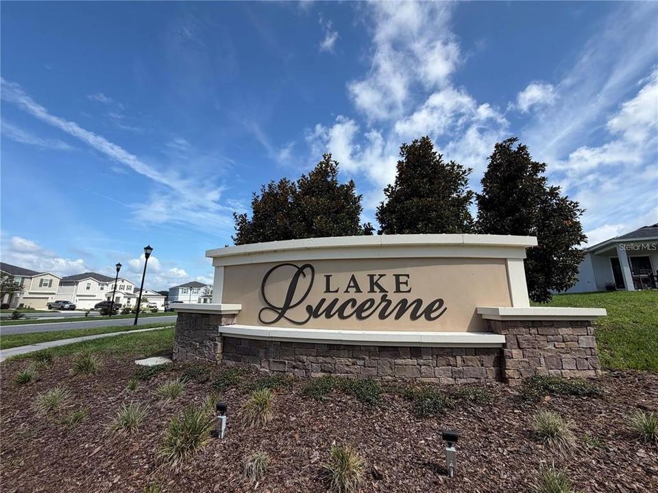 For Rent: $2,100 (4 beds, 2 baths, 2004 Square Feet)