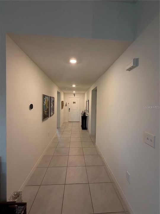 For Rent: $2,100 (4 beds, 2 baths, 2004 Square Feet)