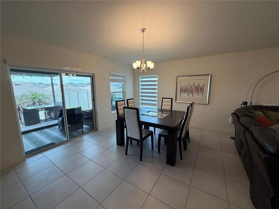 For Rent: $2,100 (4 beds, 2 baths, 2004 Square Feet)