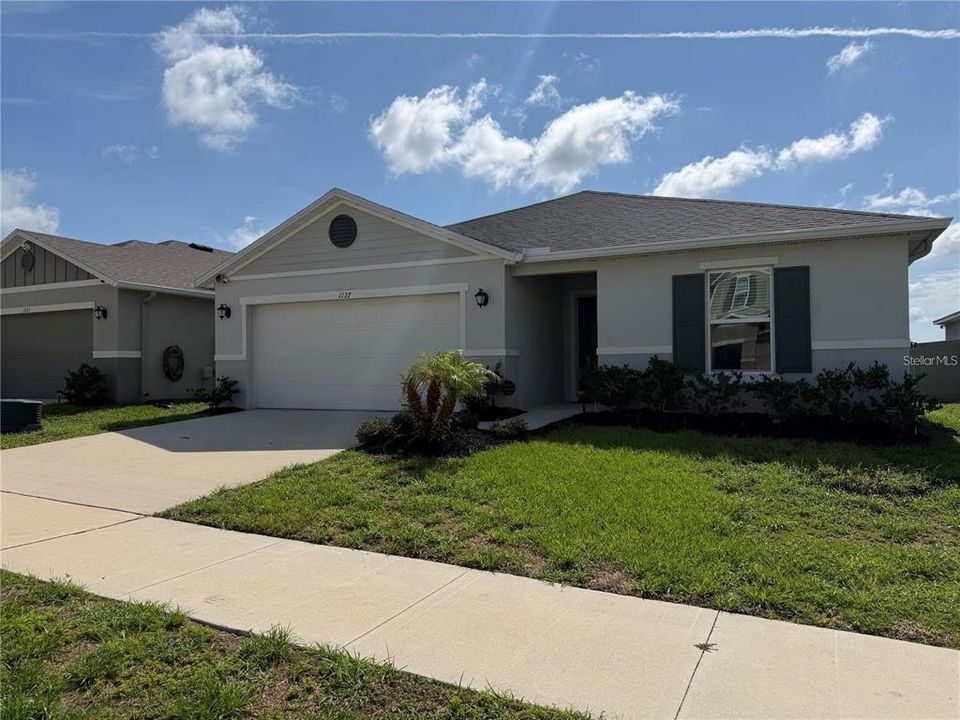 For Rent: $2,100 (4 beds, 2 baths, 2004 Square Feet)