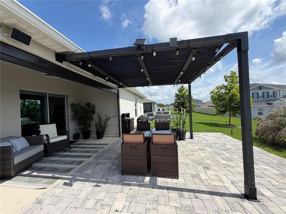 For Rent: $2,100 (4 beds, 2 baths, 2004 Square Feet)