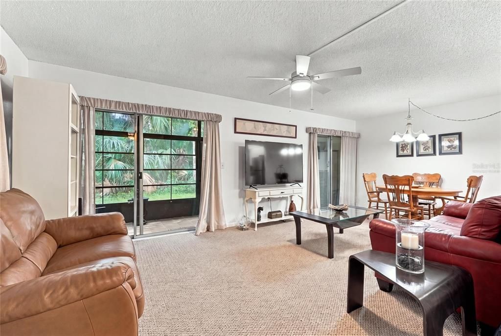 For Sale: $165,900 (2 beds, 2 baths, 897 Square Feet)